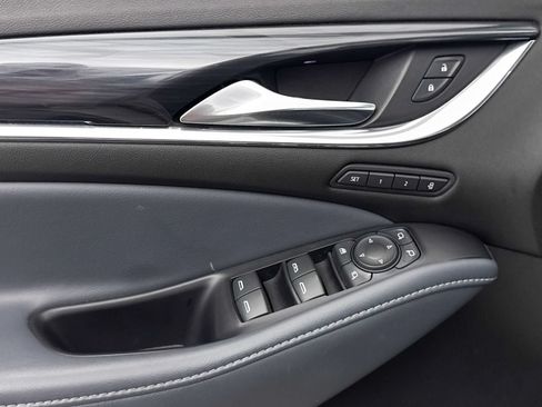 Used 2022 Buick Enclave Premium AWD/4WD image 30