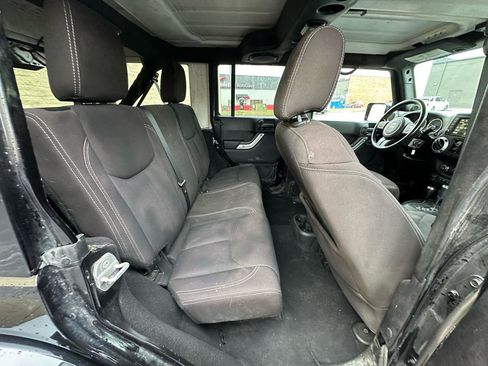 Used 2014 Jeep Wrangler Unlimited Sahara w/ Dual Top Group AWD/4WD image 12