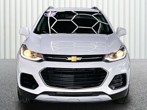 Used 2017 Chevrolet Trax LT w/ LT Convenience Package AWD/4WD image 2