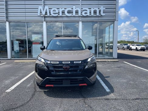 Certified 2025 Nissan Rogue SV image 3