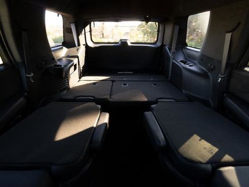 Used 2020 Cadillac Escalade Platinum image 31