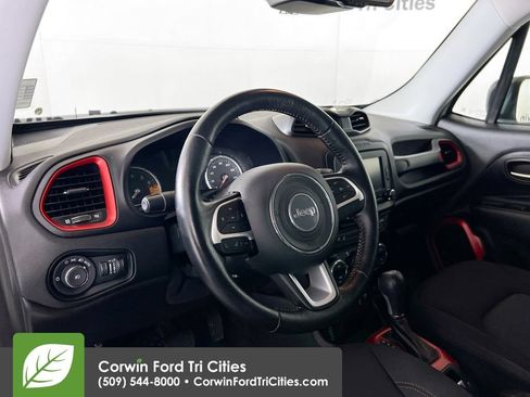 Used 2017 Jeep Renegade Trailhawk AWD/4WD image 3