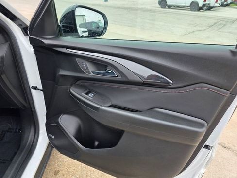 Used 2022 Chevrolet TrailBlazer RS w/ Technology Package FWD image 16