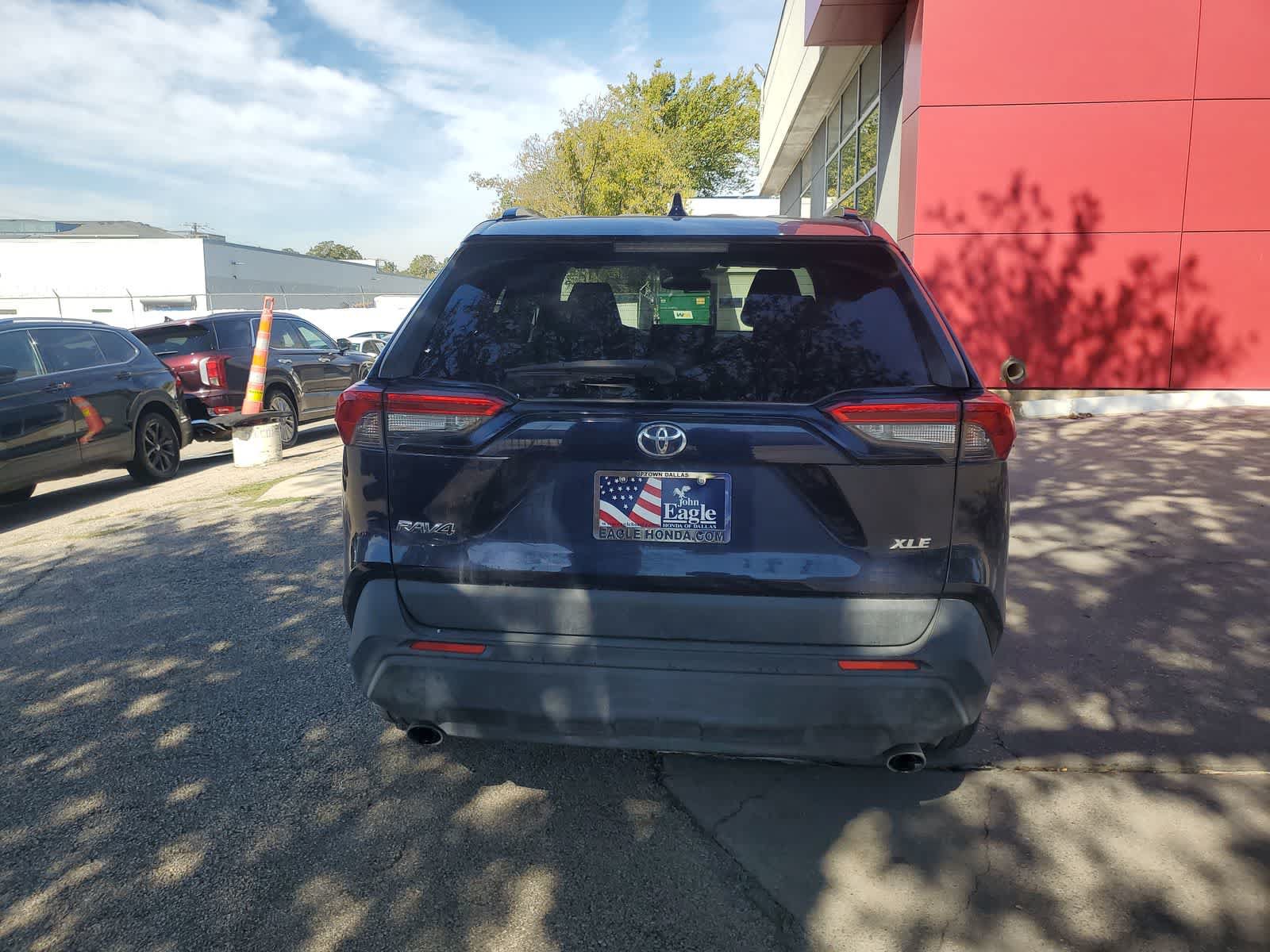 Used 2019 Toyota RAV4 XLE Premium FWD image 5