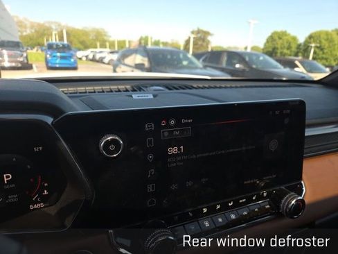 Used 2025 GMC Canyon AT4 w/ Nightfall Edition AWD/4WD image 13