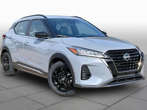 Used 2024 Nissan Kicks SR w/ SR Premium Package FWD image 3