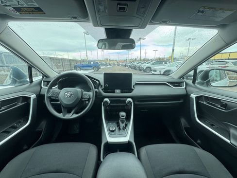 Used 2025 Toyota RAV4 LE image 32