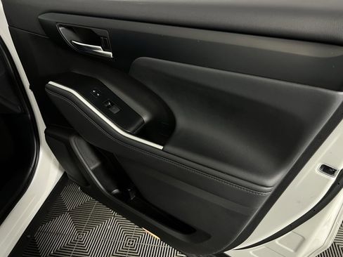 Used 2025 Toyota Highlander XLE image 34