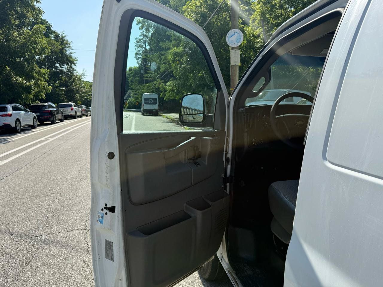 Used 2017 Chevrolet Express 2500 RWD image 10