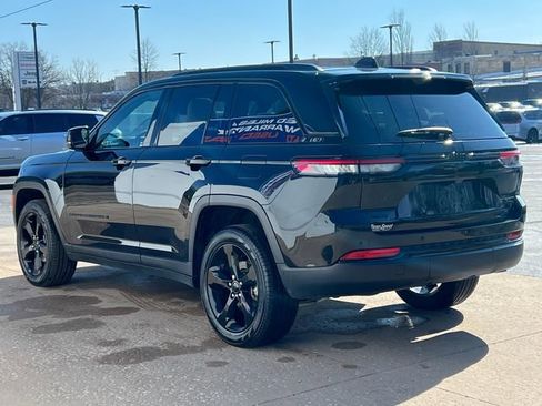 Used 2025 Jeep Grand Cherokee Limited w/ Luxury Tech Group II image 11