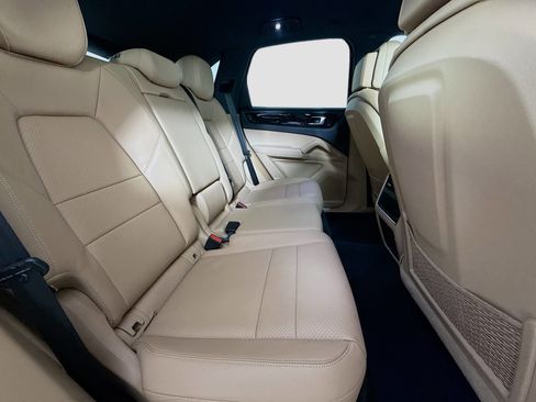 Used 2020 Porsche Cayenne Base image 25
