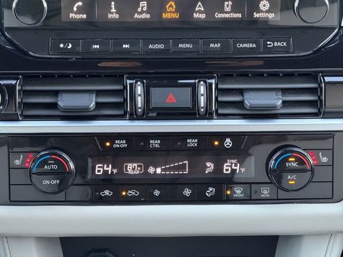 Used 2024 Nissan Pathfinder SL FWD image 27