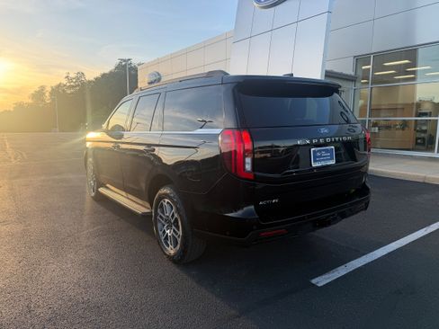 Certified 2025 Ford Expedition Active AWD/4WD image 8