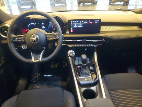 Used 2025 Alfa Romeo Tonale w/ Active Assist Package image 13