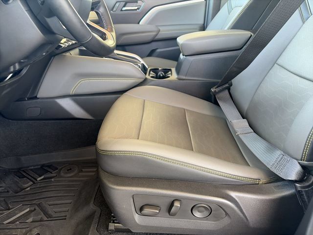 Used 2025 Chevrolet Colorado ZR2 w/ Technology Package AWD/4WD image 20