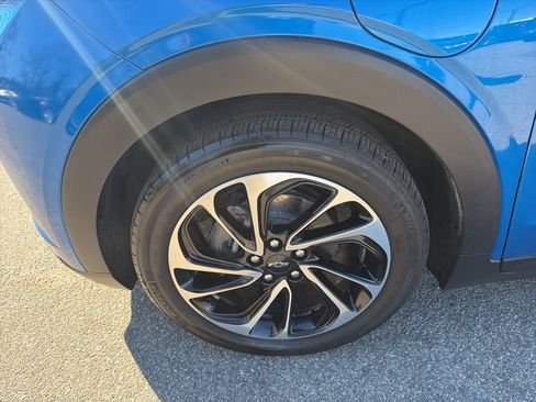 Used 2022 Chevrolet Bolt EUV Premier w/ Sun & Sound Package image 11