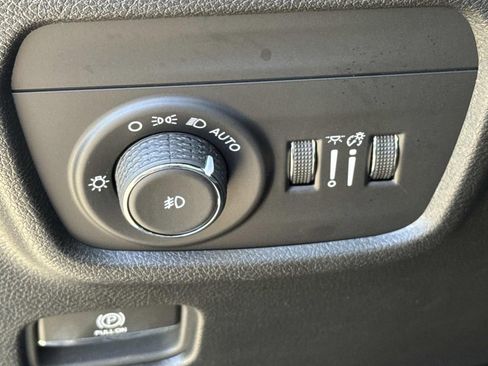 Used 2023 Jeep Grand Cherokee L Limited image 21