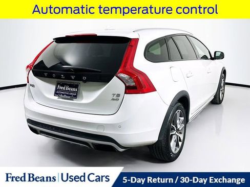 Used 2017 Volvo V60 T5 Cross Country w/ Convenience Package image 8