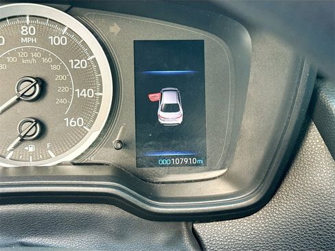 Used 2021 Toyota Corolla LE image 13