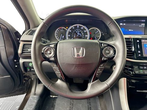 Used 2017 Honda Accord Touring image 11