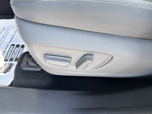 Used 2022 Toyota Highlander LE image 23