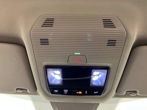 Used 2025 Volkswagen Atlas SE FWD image 34