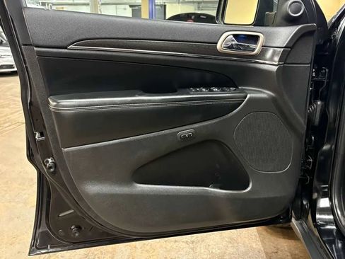 Used 2017 Jeep Grand Cherokee Limited AWD/4WD image 26