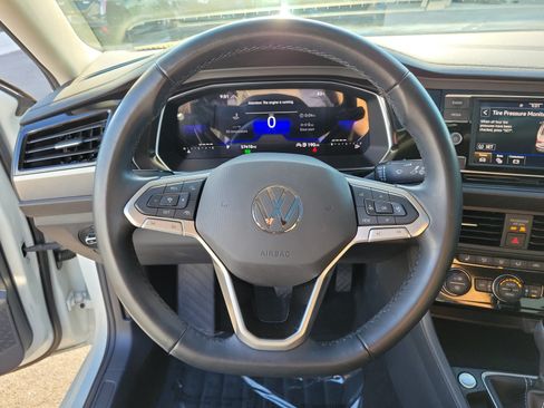 Used 2023 Volkswagen Jetta SE FWD image 17