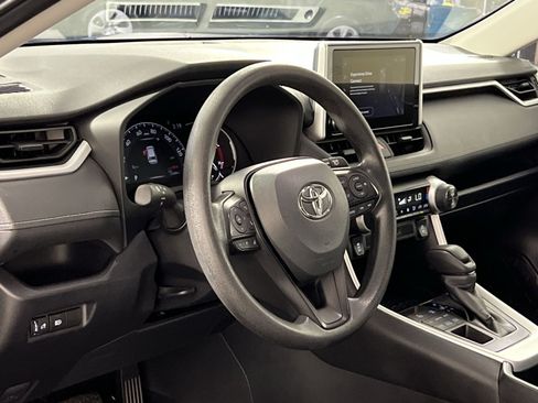 Used 2025 Toyota RAV4 XLE AWD/4WD image 17