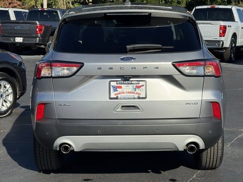 Used 2022 Ford Escape SEL image 17