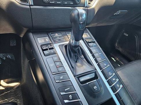 Used 2018 Porsche Macan AWD/4WD image 11