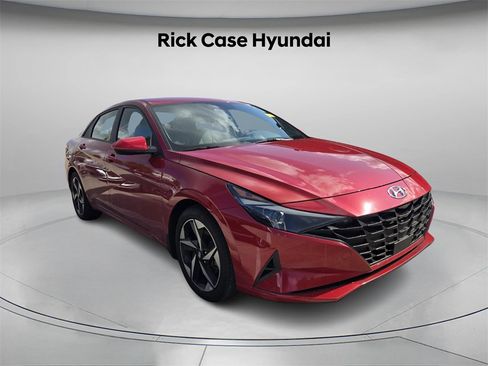 Used 2023 Hyundai Elantra SEL w/ Convenience Package image 4