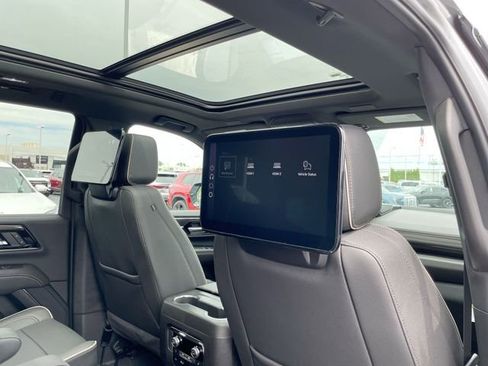 New 2026 GMC Yukon Elevation w/ Elevation Premium Package AWD/4WD image 18