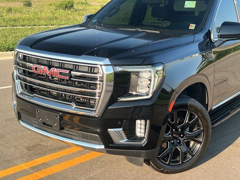 Used 2023 GMC Yukon XL SLT w/ SLT Premium Package AWD/4WD image 8