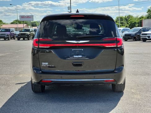 Certified 2023 Chrysler Pacifica Touring-L FWD image 6