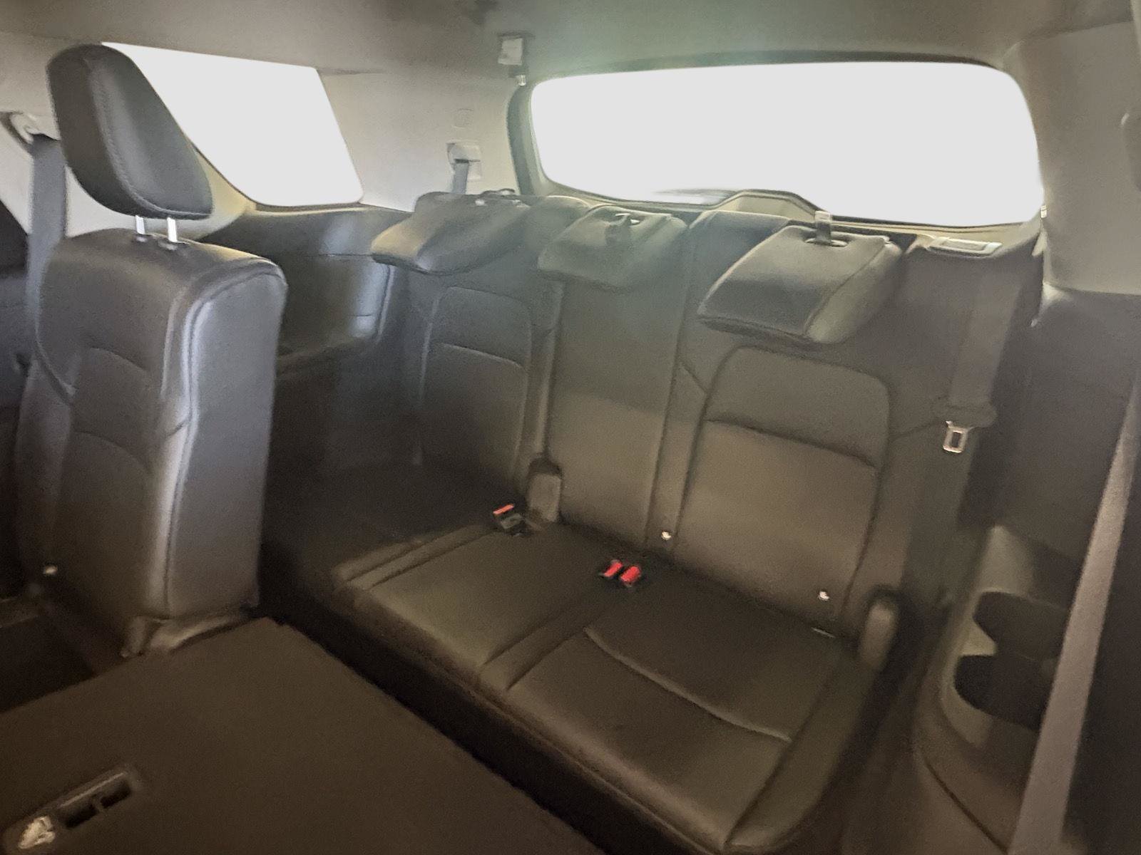 Used 2025 Nissan Pathfinder SL FWD image 25