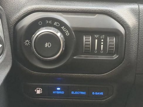 Used 2022 Jeep Wrangler Unlimited Sahara w/ Cold Weather Group AWD/4WD image 27