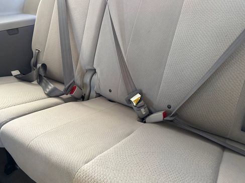 Used 2012 Toyota Sienna LE image 31