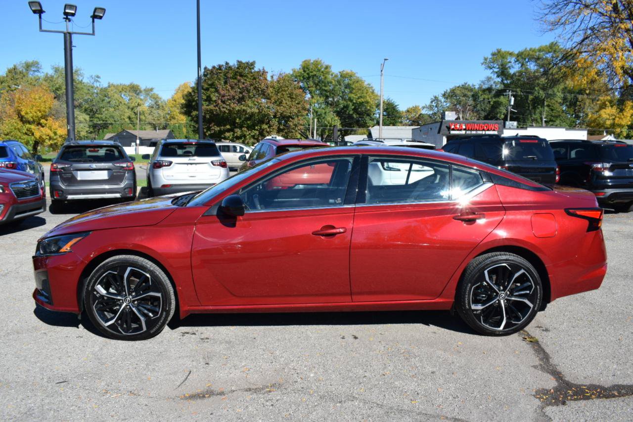 Used 2024 Nissan Altima 2.5 SR w/ SR Premium Package AWD/4WD image 11