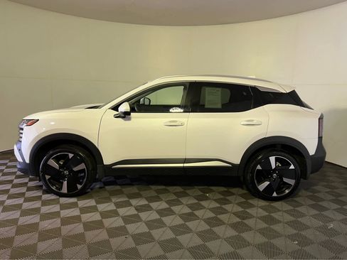Certified 2025 Nissan Kicks SR FWD image 4