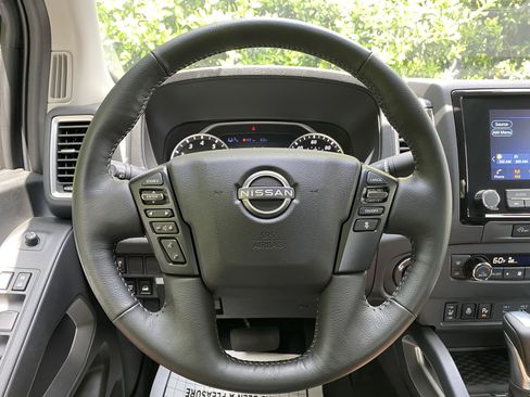 Used 2024 Nissan Frontier SL w/ Technology Package AWD/4WD image 18