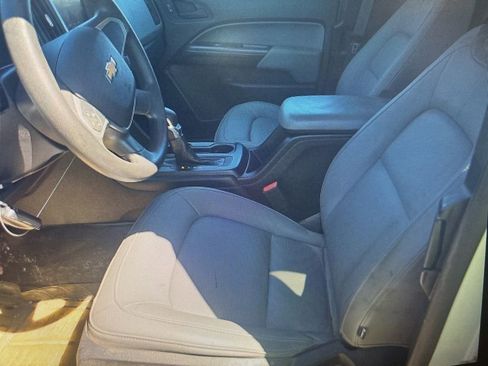 Used 2022 Chevrolet Colorado W/T w/ WT Convenience Package AWD/4WD image 5