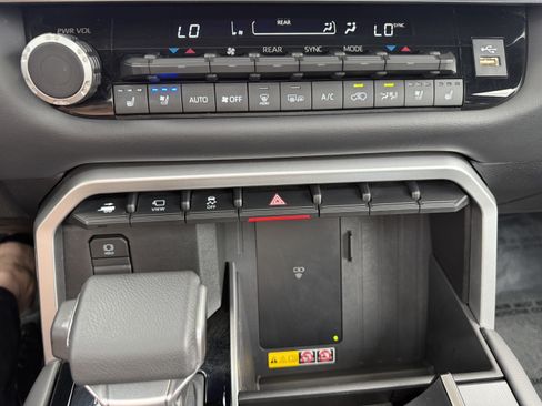 Certified 2025 Toyota Sequoia Platinum AWD/4WD image 11