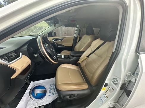 Used 2019 Toyota RAV4 Limited AWD/4WD image 14
