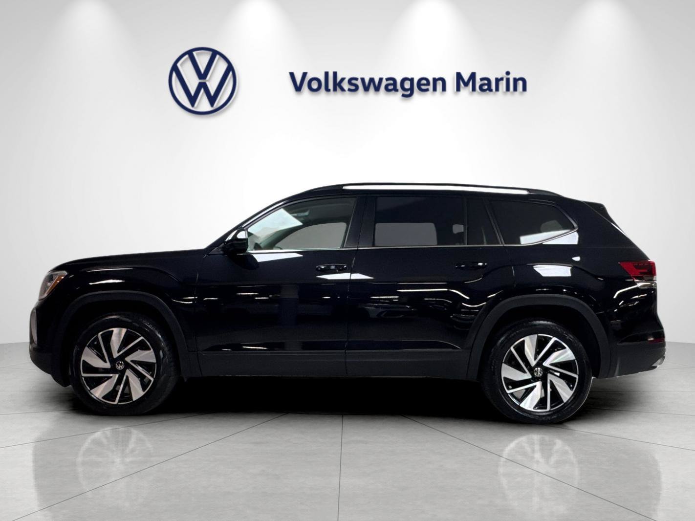 Used 2025 Volkswagen Atlas SE AWD/4WD image 2