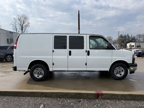 Used 2017 GMC Savana 2500 image 5