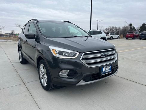 Used 2019 Ford Escape SEL image 2