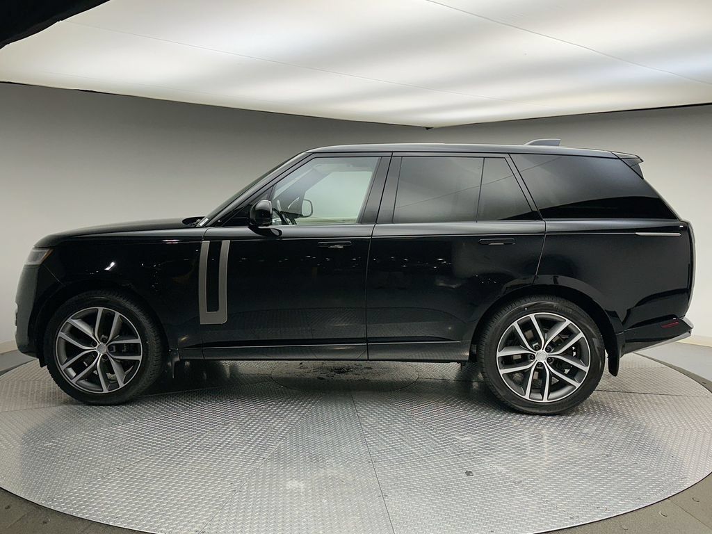 Certified 2025 Land Rover Range Rover SE AWD/4WD image 2