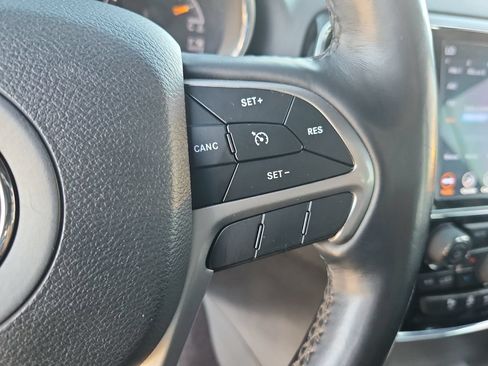 Used 2019 Jeep Grand Cherokee Altitude AWD/4WD image 21