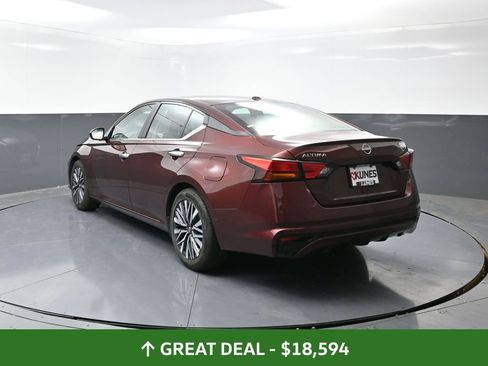 Used 2024 Nissan Altima 2.5 SV image 11
